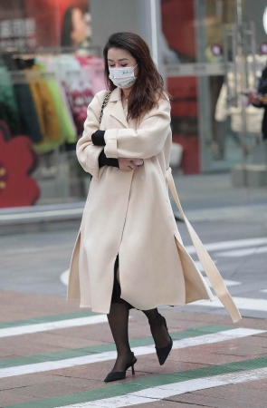 黑丝街拍高跟shaofu