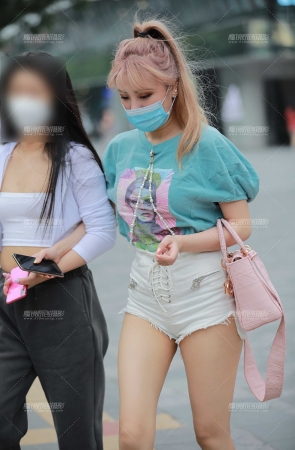 白色热裤Y Y闺蜜