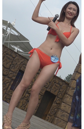 桔红色比基尼纤细身材高校美女