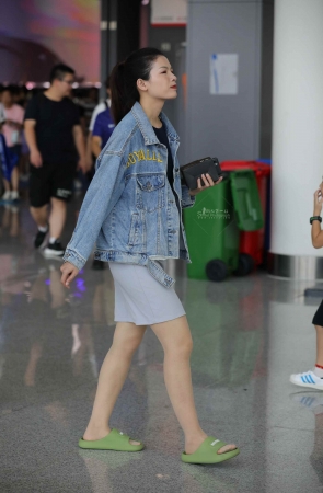 【街拍心灵】礼仪街拍肉丝拖鞋都是高跟踩一天了