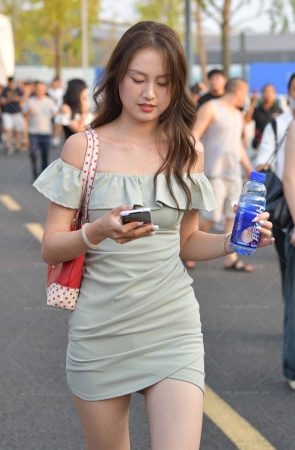 2491-41=40√包臀裙俩闺蜜下班了 11P