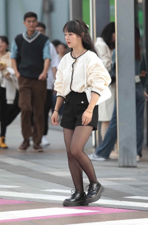 街拍黑丝少妇-13p