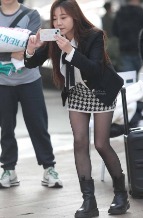 街拍黑丝少妇-18P