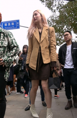 短裙美腿漂亮美女