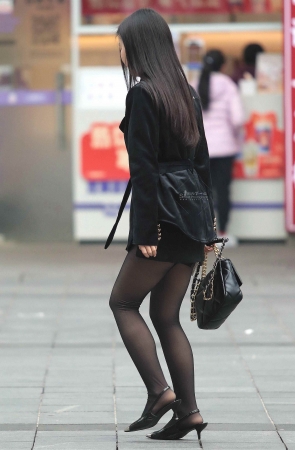 诱惑街拍黑丝高跟shaofu