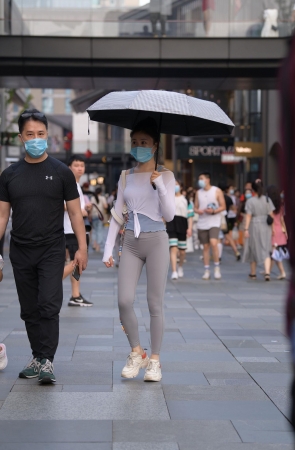 灰色紧身裤小姐姐