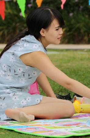 No563 梳着齐刘海的短丝美女