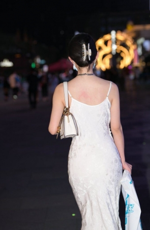 诱人长裙少妇 [146P-3.08GB]