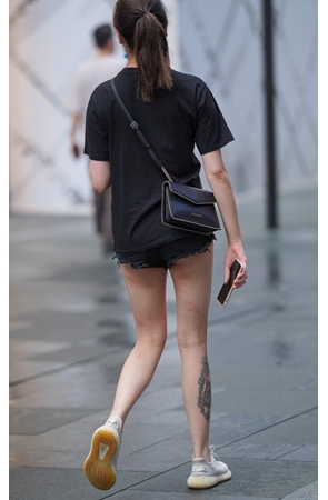 腿上有纹身的热裤妹子(43P)[444M/JPG] 