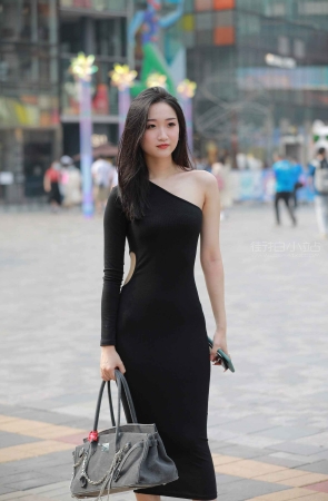 街拍斜肩裙气质靓女
