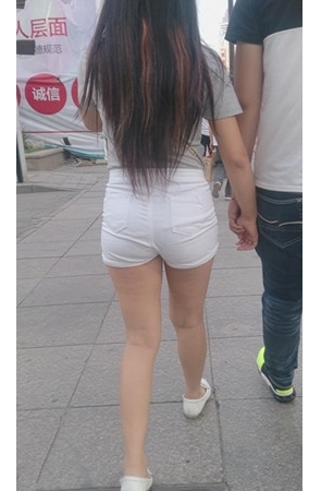 长发白热裤妹子 [194M/MP4]