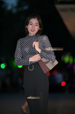 q夜拍漂亮高颜值美女