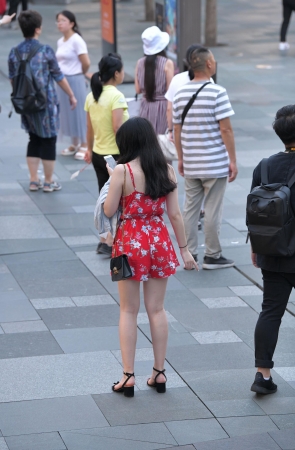 清凉的白皙肌肤女友