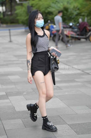 2282-25+63爱看穿热裤的女生 12P