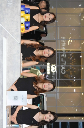 2469-52=46√能看出穿了丝袜吧 10P