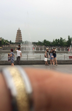 街拍大赛第三季—-可爱短裤学生妹妹撅臀一瞬间