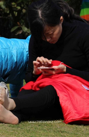 街拍典雅端庄的温柔少F