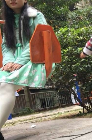 有点小忧郁的白丝袜美眉