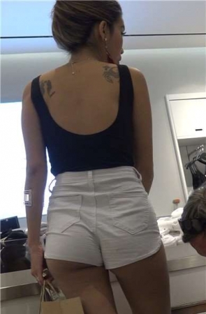 4k-超性感开背超短白热裤野性纹身美女 [0.98 GB]