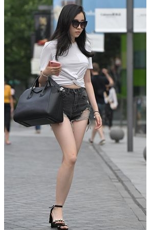 酷酷的美眉(33P)