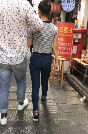 蓝色牛仔裤紧身性感好看