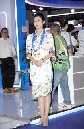 美貌与气质并存的好身材海航空姐