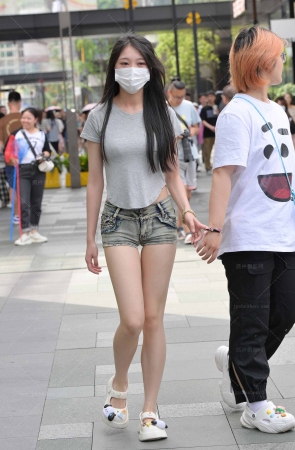 23514-23=60√青春年华热裤女盆友～ 18P