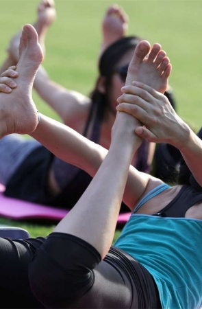 No1530 看西域风情的大眼美女柔韧地展现身体