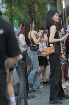 紧牛小姐姐 身材真美好