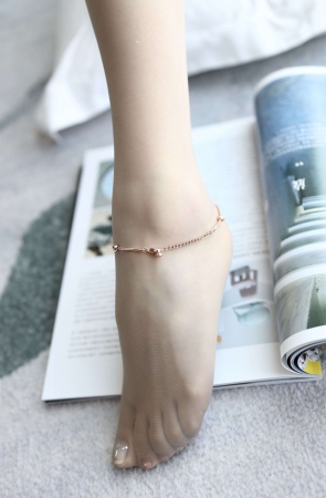 F140床上破掉的灰色丝袜1009G