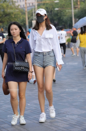 美不美，看大腿，好长的腿