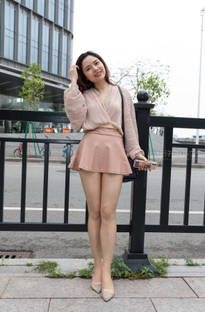 凯恩摄影作品●丝语~粉色短裙配肉丝袜 【套图+视频】