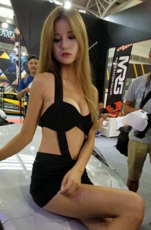 4k超清，丰满美女车模