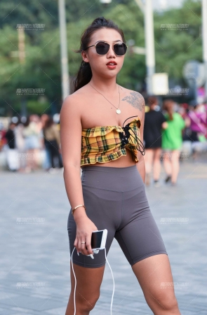 古铜色妹子 勒痕历历在目