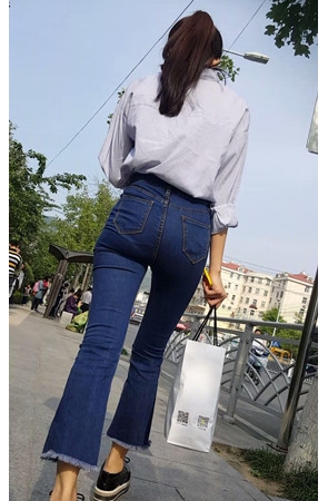 牛仔紧身丰腴美女