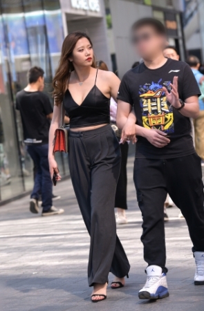 她的名字叫有容