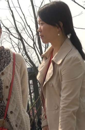 4k-丝袜美足米色鞋街拍美女