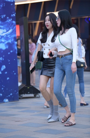 冷艳气质牛仔裤