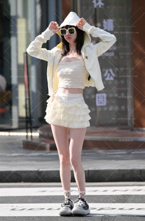 241023-20=61√粉嫩女孩 11P