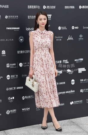 23417-15+68靓丽优雅肉丝美女【套图➕视频】 14P