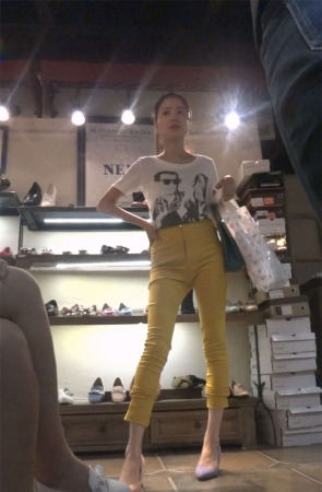 试鞋女神的逆天比例大长腿