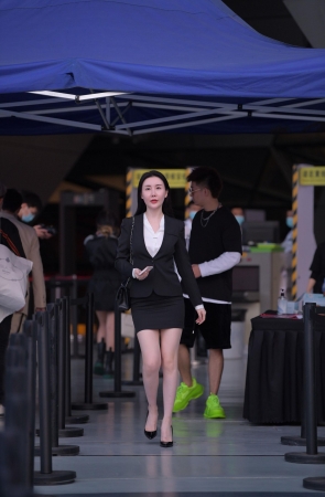 职工制服美腿高跟小姐姐