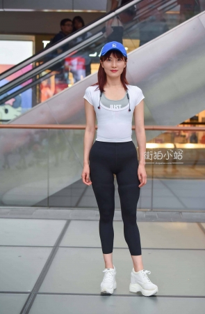 搭讪紧身弹力裤小妹