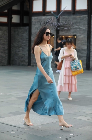 舒适的绸缎最适合夏天