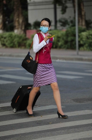 空姐肉 丝高 跟下班了