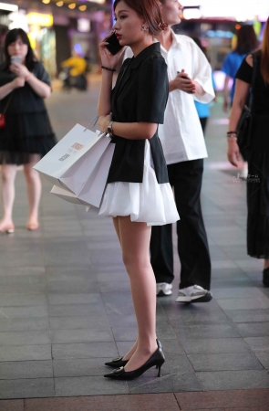 【街拍心灵】肉丝街拍美腿高跟气质小姐姐