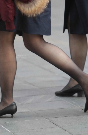 黑丝街拍高跟职业装