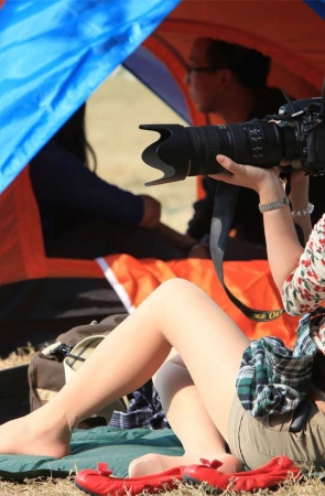 No1410 红鞋长肉丝，女孩最后脱了鞋给男友踩背