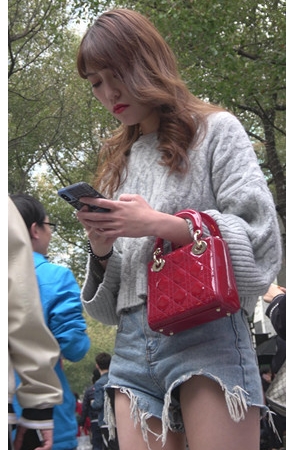 牛仔热裤高靴美女