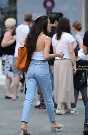 神摄手参赛47 露背吊带，兰牛